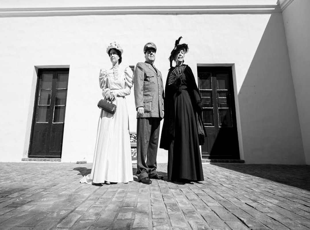 Marcas Icónicas y Diseñadores que Marcan Tendencia